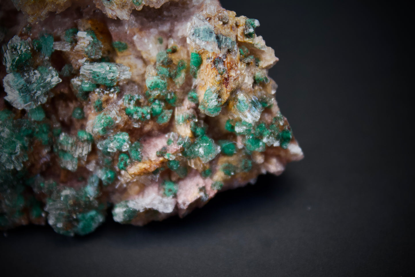 Rosasite on Ferrodolomite 3