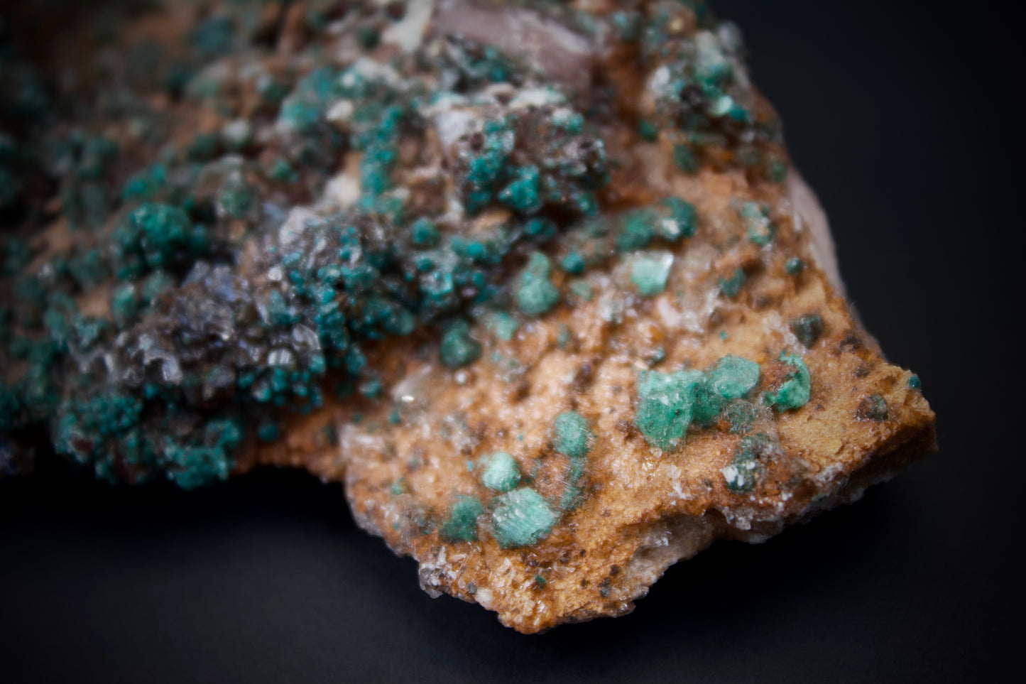 Rosasite on Ferrodololmite 4